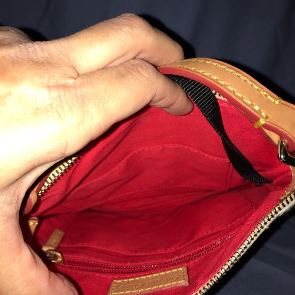 Dooney Bourke small bag - Picture 4 of 5